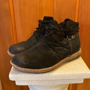 EUC Woman’s Born Tarklin leather ankle boot